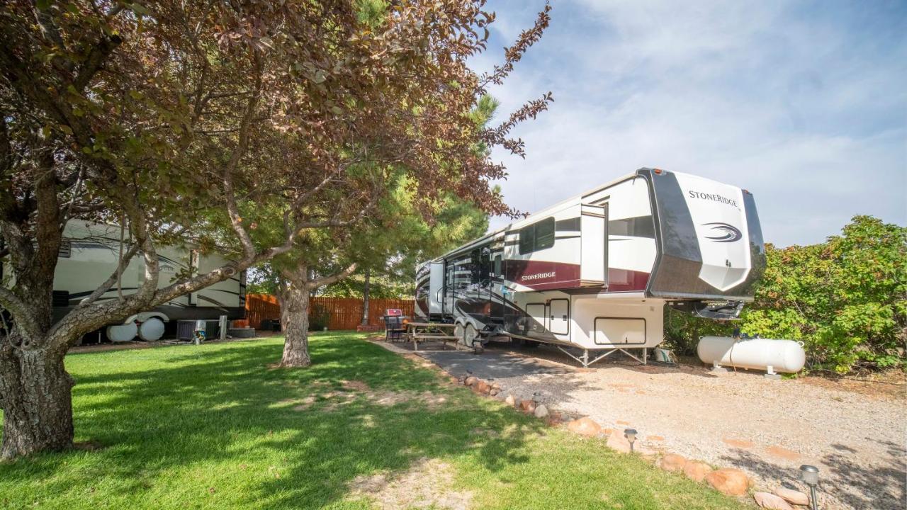 Outdoor Glamping Large 5Th Wheel Setup Ok4A Apartment Moab Exterior photo