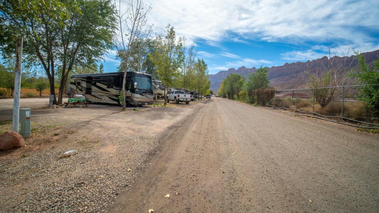 Outdoor Glamping Large 5Th Wheel Setup Ok4A Apartment Moab Exterior photo