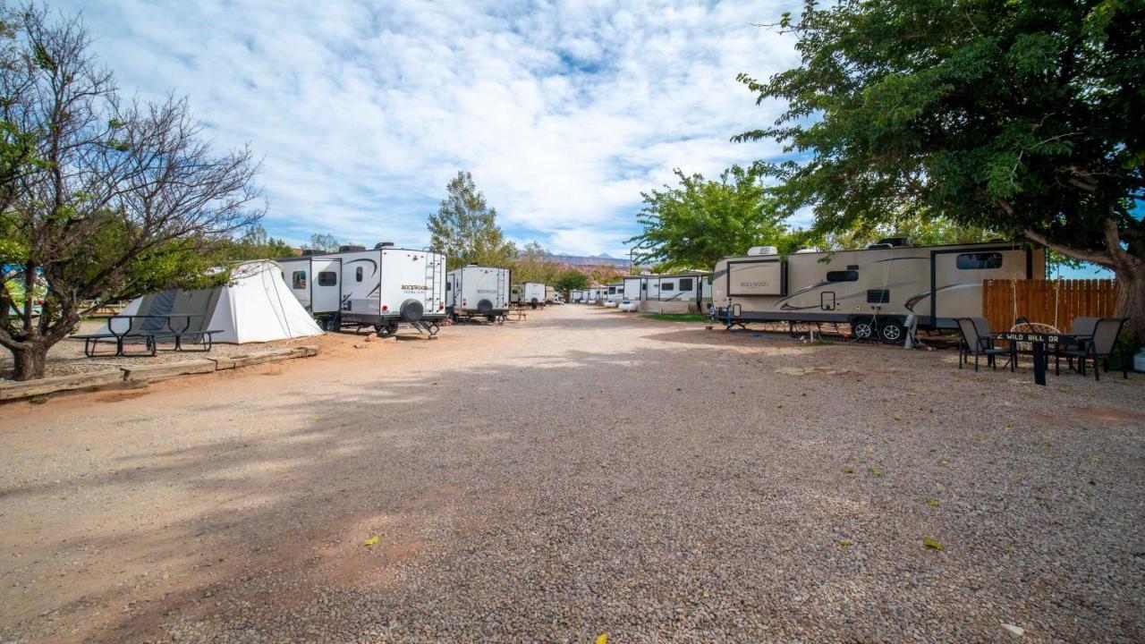 Outdoor Glamping Large 5Th Wheel Setup Ok4A Apartment Moab Exterior photo