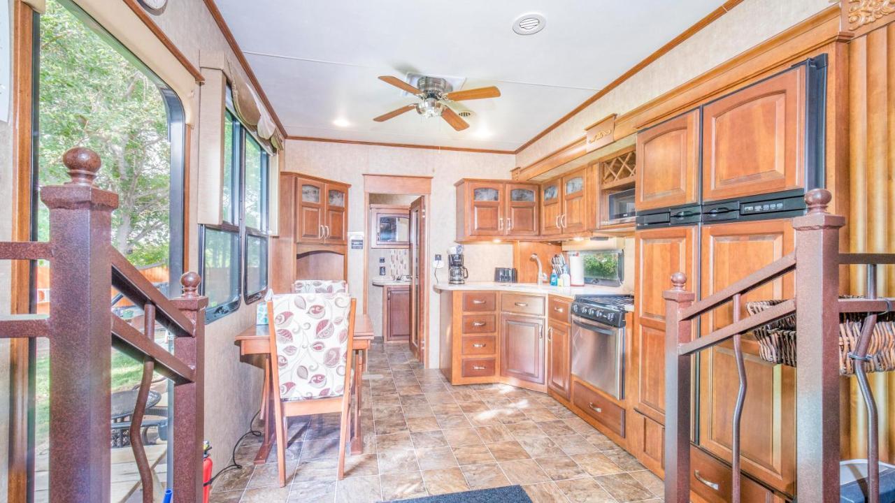 Outdoor Glamping Large 5Th Wheel Setup Ok4A Apartment Moab Exterior photo