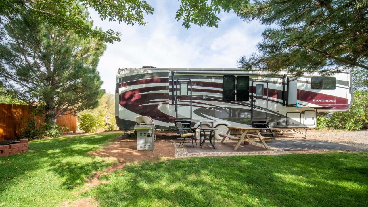 Outdoor Glamping Large 5Th Wheel Setup Ok4A Apartment Moab Exterior photo